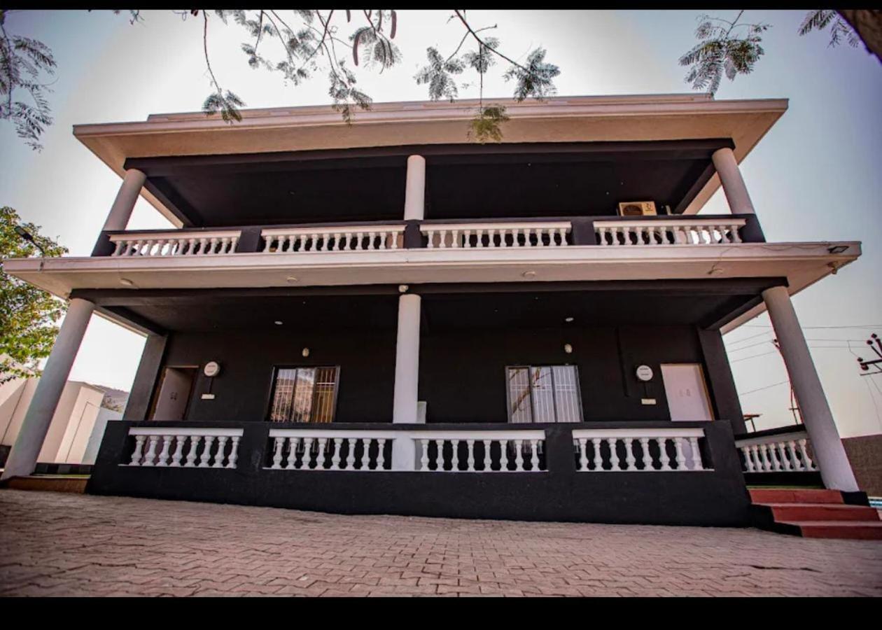 Empyrean Stay Ll 3Bhk Ll Black Horse Villa Ll Ac Ll Private Pool Ll Wifi II Lux Ll Lonavala Eksteriør billede